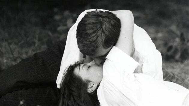 Jaromír Hanzlík a Zuzana Cigánová ve filmu Romance pro křídlovku (1966)