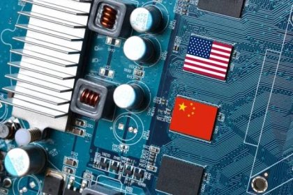 Kybernetický souboj gigantů. Čína chce v soupeření s USA zvýšit svůj výpočetní výkon o polovinu