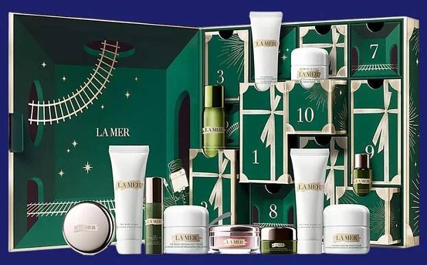 La Mer Advent Calendar 2024 against nay blue background