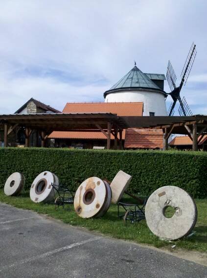 Větrný mlýn (Lesná)