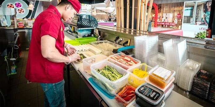 Running sushi v Hradci Králové: 2 h konzumace asijských pochoutek pro dospělé i děti