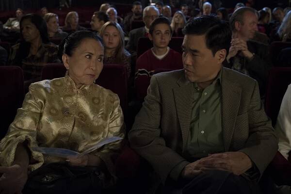 Huangovi v Americe - Cousin Eddie - Z filmu - Lucille Soong, Randall Park