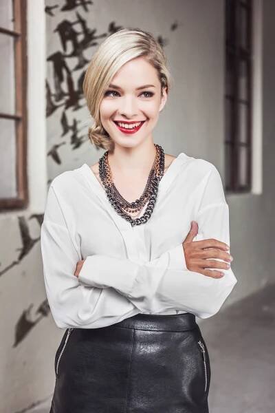 Podle trendů, a navíc levně: Do čeho Evu (32) oblékla stylistka?
