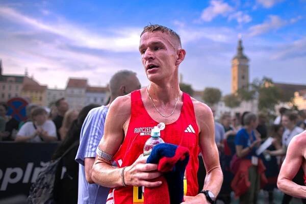 FOTO: Běželi jste s Karlem Poborským půlmaraton? Najdete se ve fotogalerii?