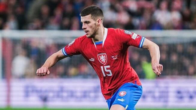 Fotbalový reprezentant se může stát nejdražším českým hráčem v historii