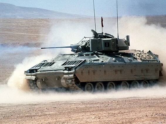 „Všichni byli naživu“: Velitel posádky M2 Bradley jmenuje výhody amerického HMS