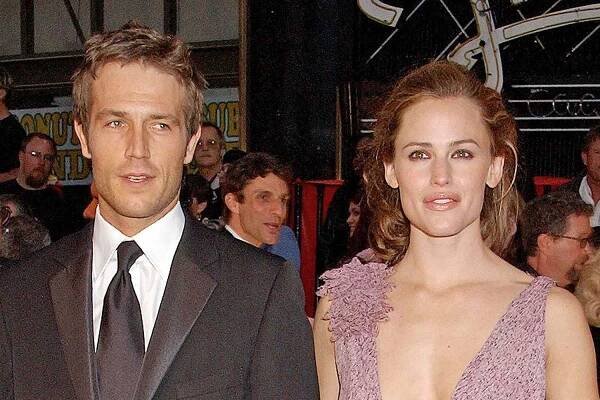 Jennifer Garner Wishes 'Alias' Costar and Ex Michael Vartan a Happy 55th Birthday: 'XX S. Bristow'