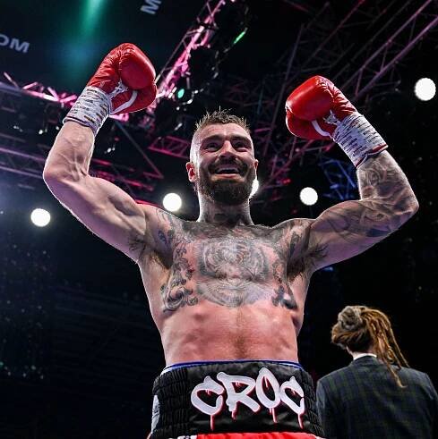 Lewis Crocker edges controversial split decision over Paddy Donovan to win IBF title