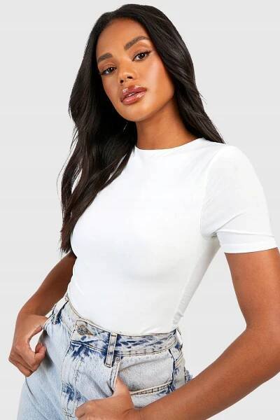 3B0B23 BOOHOO BÍLÉ TRIČKO SLINKY BASIC P35 M