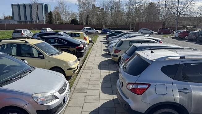 Parkoviště u krematoria v Olomouci dostane závoru a tarif. Jste pro?