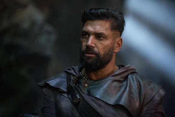 Manu Bennett