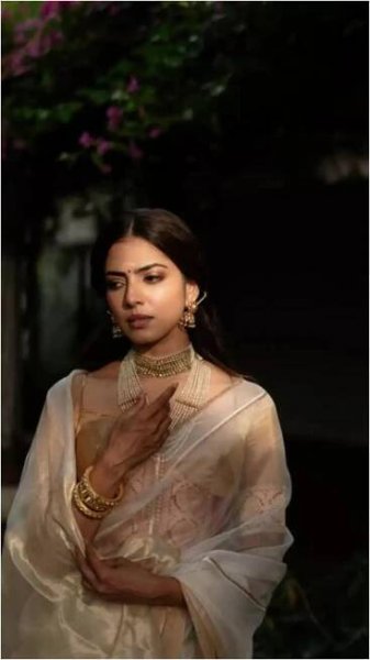 Malavika Mohanan glows in Onam elegance