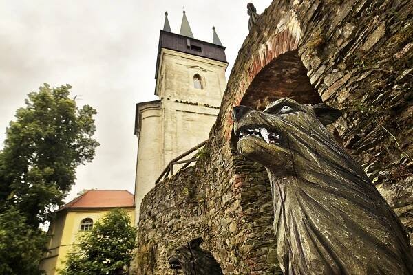 O oklamaném čertu, díře do pekla a konci světa. Vydejte se na Bolfánek, rozhlednu, jež bývala kostelní věží