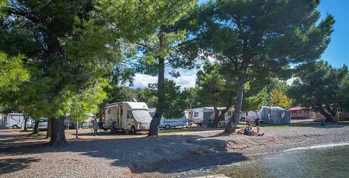 Campingplatz Paklenica - First Minute Angebot für Ihren Urlaub in Dalmatien - CAMPING.HR 