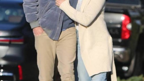 Jennifer Lopez and Ben Affleck kiss on romantic Santa Monica stroll
