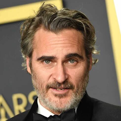 Joaquin Phoenix with '50s-inspired greaser hair on the red carpet