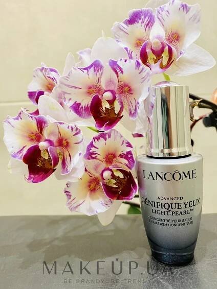 Aktivátor mladosti pro kůži kolem očí, vrátí zář - Lancome Genifique Yeux Light-Pearl | Makeup.cz