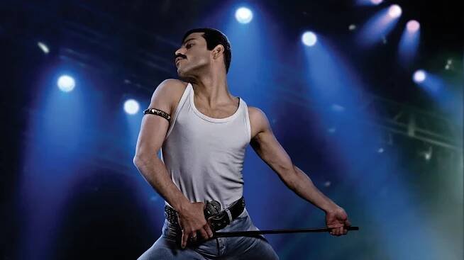 Recenze: Bohemian Rhapsody vybočovala z hudebních vzorců, ale filmových se kapela Queen drží