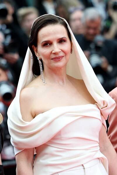 Juliette Binoche’s Dior Look for Cannes Film Festival’s Opening Ceremony Took Over 200 Hours To Make