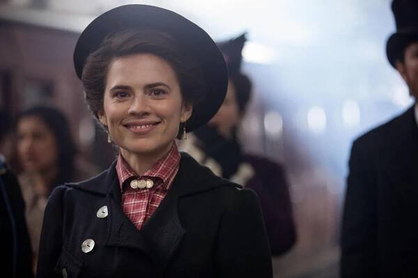 Rodinné sídlo - Epizoda 1 - Z filmu - Hayley Atwell