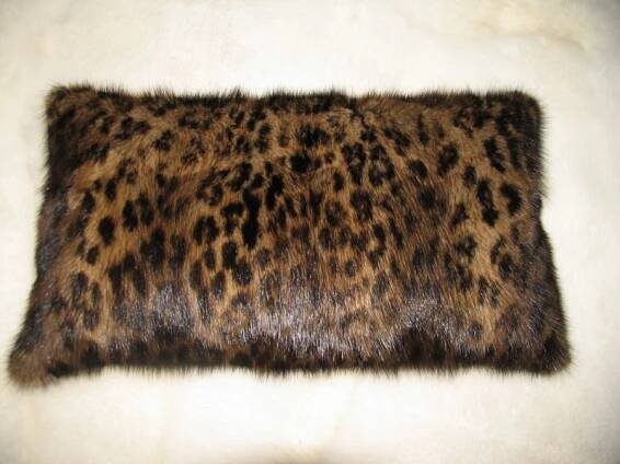 Prodej kožešin - Polštařek bizam - potisk leopard 60x30 cm