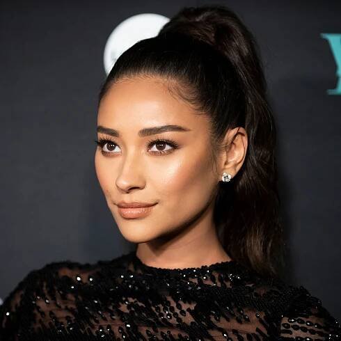 Shay Mitchell Debuted a Short Bob With Bangs