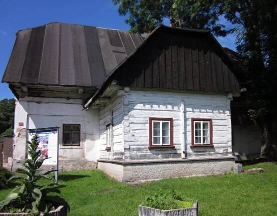 Bývalý svobodný dvůr - Hronov | Databáze domů s historií