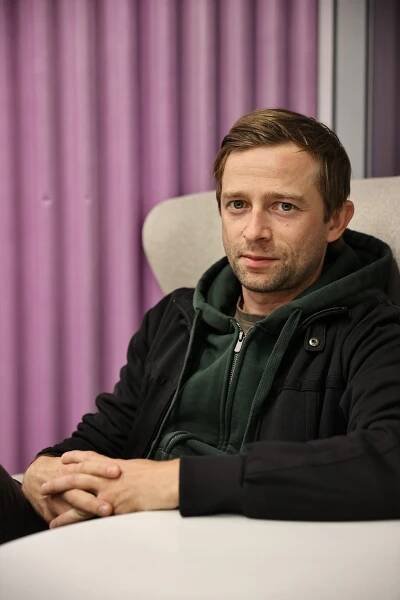 „Parťák na baterky“ Lukáš Příkazký: Odchodu z divadla nikdy nebudu litovat