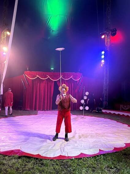 Cirkus mají Lagronovi v krvi, ale musí se přizpůsobit. Artisty doplní laser show