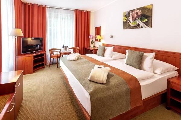 Postel nebo postele na pokoji v ubytování Spa & Wellness Hotel Olympia Marienbad