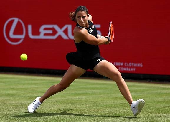 Navarro saves match point at Queen's; Keys, Anisimova cruise