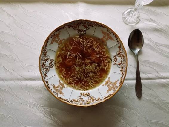 Ruská polievka vyššej triedy - Consommé Olga z 1. triedy Titanicu - Adam Vanecko Traveller Food & Travel Blog
