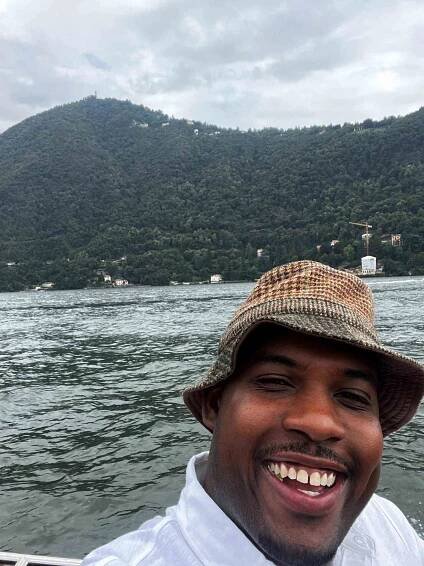 Lionel Boyce from The Bear taking a selfie in Europe 