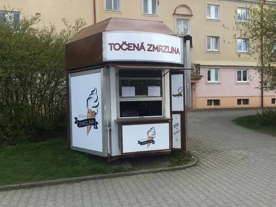 Roztočte to: kornout točené zmrzliny u gymnázia na Doubravce
