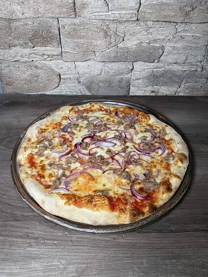 TONNO rajčata, mozzarella, tuňák, červená cibule - Prosecco Jičín