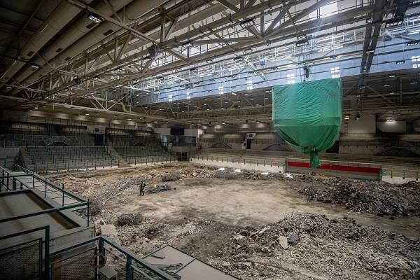 VIDEO, FOTO: Hokejisty vystřídali dělníci. Chrám sportu v Ostravě mění tvář