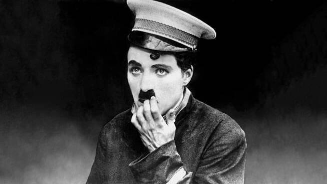 Chaplin bankovním sluhou (1915) film • Filmožrouti.cz