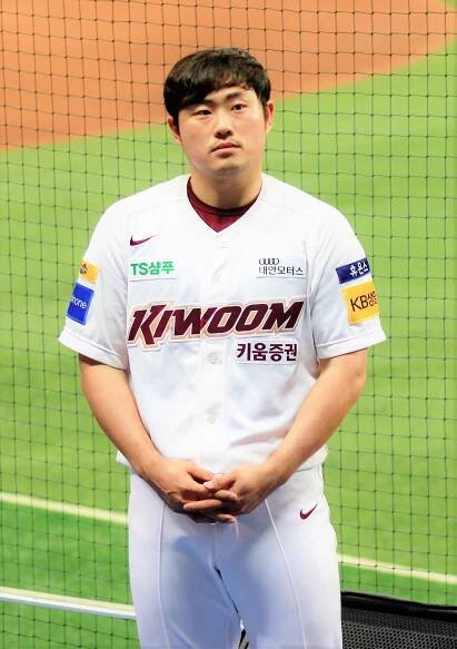 Lee Ji-young (baseball)