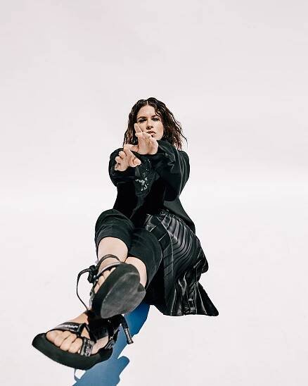 Ana Ularu & Marc Rissmann make an entrance - Entrance Store