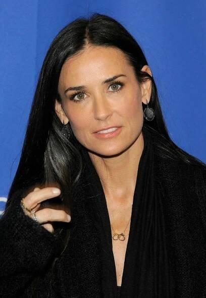 Drsná rozvodová tahanice: Zhrzená Demi Moore chce po zajíčkovi Kutcherovi hodně tučné výživné