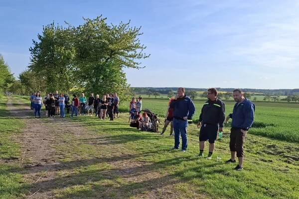 Stavění májky a pálení čarodějnic v Kozojídkách - 30.4.2025 - Obec Vinary