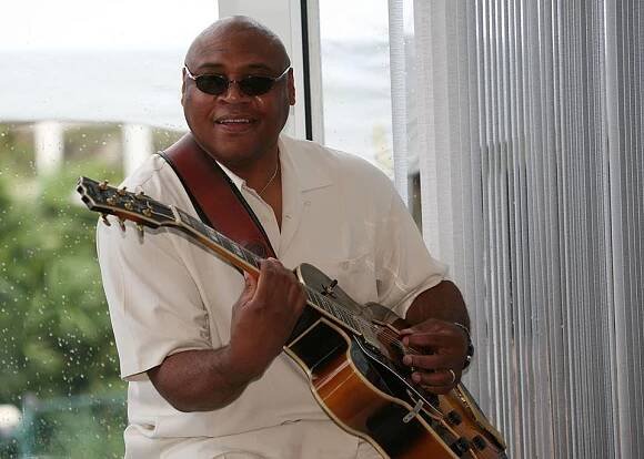 Thomas Jones Jr. Smooth Jazz