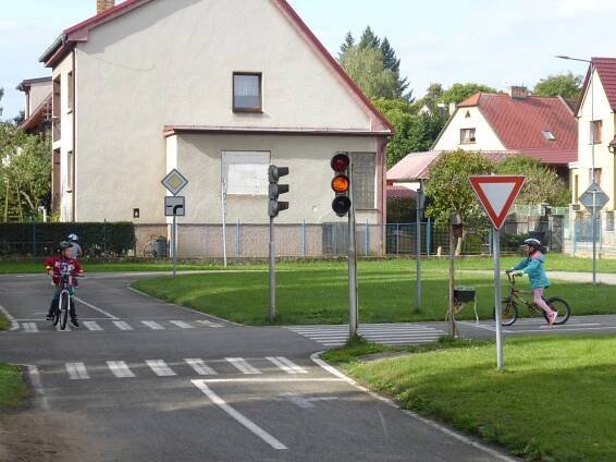 ZŠ Druháci a třeťáci na Dopravním hřišti v Jindřichově Hradci – 19.9.2023 – Chválíme cyklistky a cyklisty za techniku jízdy