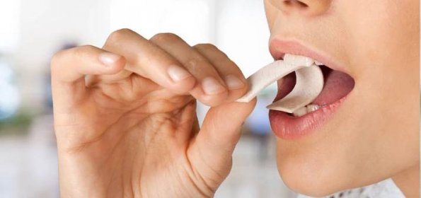 Se snížením nepříjemných příznaků pálení žáhy vám pomůže mimo jiné i obyčejná žvýkačka
