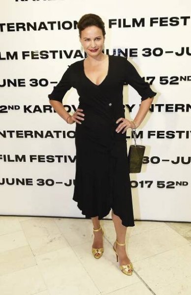 Palec dolů. Tohle jsou módní propadáky letošního karlovarského festivalu