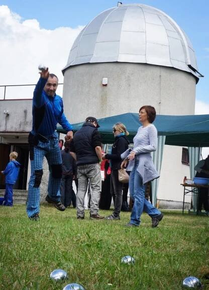 Příchod astronomického léta oslavili hvězdáři z Vlašimi stylově, pétanquem