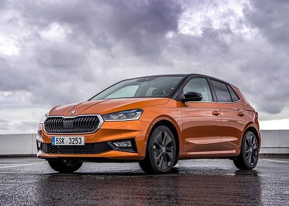 Vítězové a poražení trhu podle kategorií. Ve druhé skupině je i krásný Peugeot