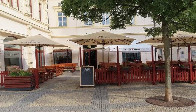 CZ: Chomutov; Hotel Royal, Eingangsbereich mit Gastronomie