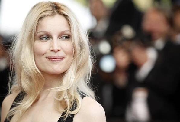 Laetitia Casta pre SME: Uniknúť pred kolektívnym násilím Parížanov ma stojí čoraz viac síl