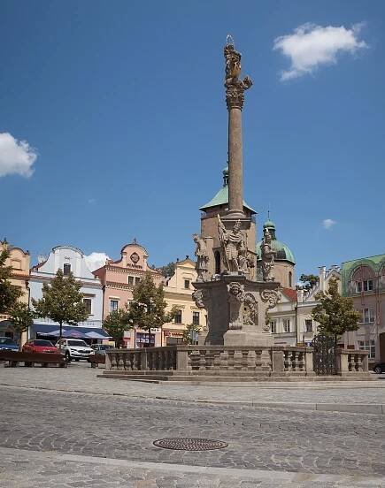 Soubor:Havlíčkův Brod, Mariánský sloup Dm164406-48 op Havlíčkovo náměstí IMG 6514 2018-08-03 13.34.jpg